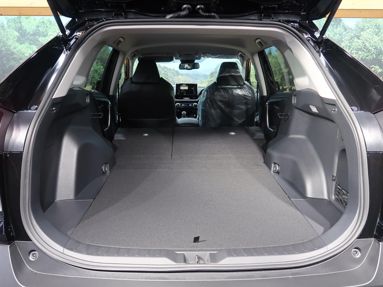 5代目トヨタ Rav4のラゲージスペースの広さ 使い勝手 収納スペースを紹介 ｓｕｖ ｌａｎｄ
